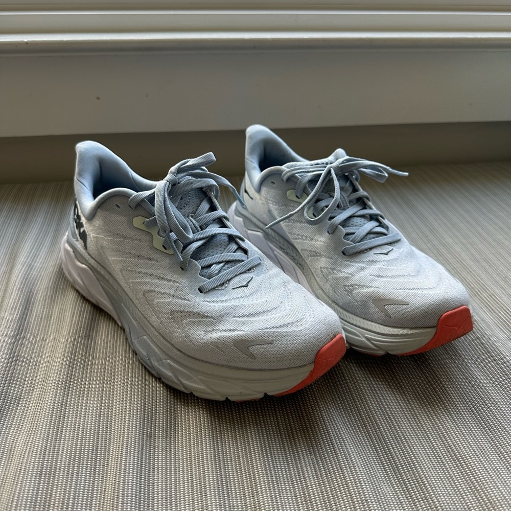 Hoka One One Women's Arahi 6 Running Sneaker Size 7